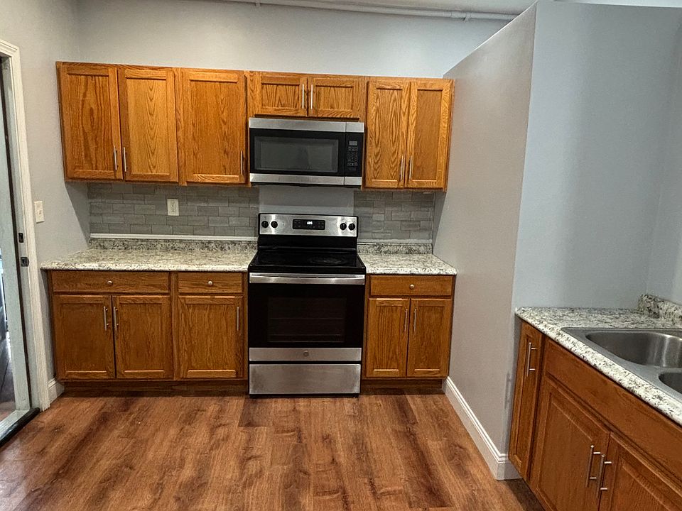 1st image of 140 Spring St