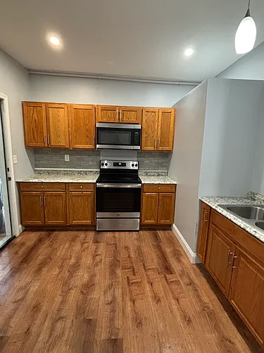 140 Spring St Photo 1