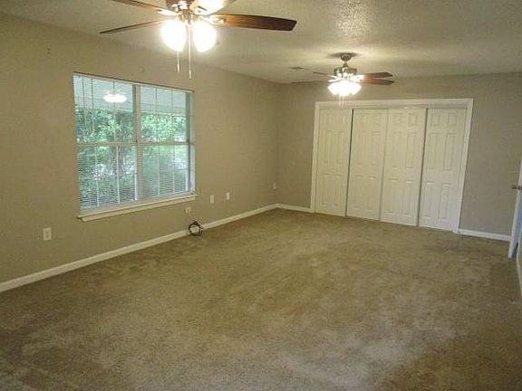 3rd image of 18 S Acorn Ct