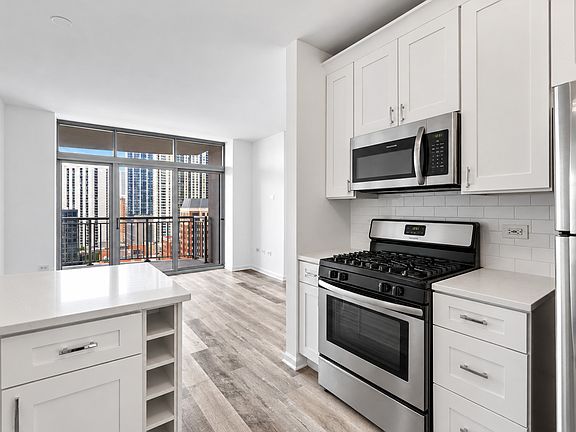 5th image of 600 N Dearborn St APT 1707