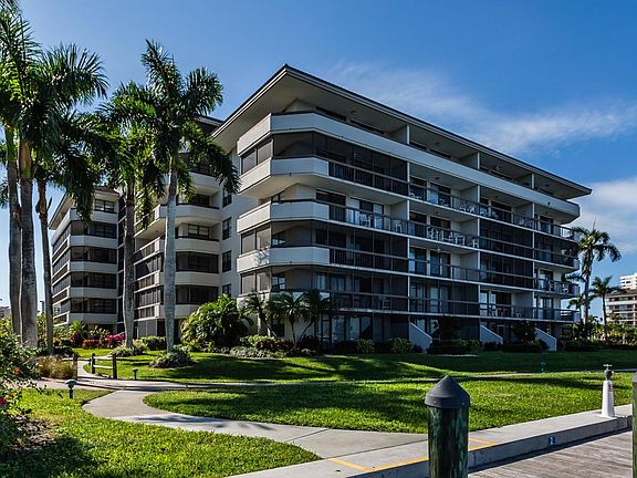 4th image of 693 Seaview Ct APT 302