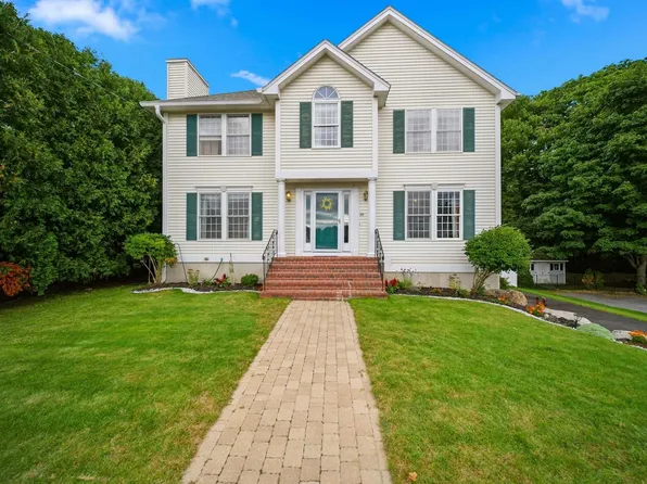 89 Stonington Drive, Manchester, NH 03109