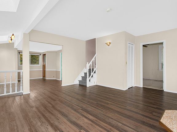 5th image of 303 Puyallup St