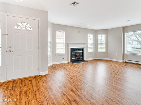 4th image of 36 Winterton Drive