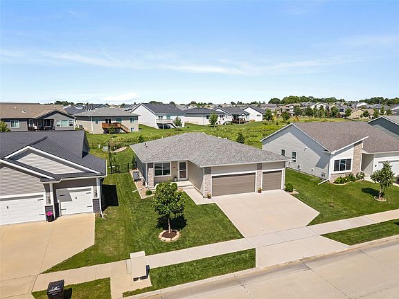 2nd image of 95 Bailey Cir