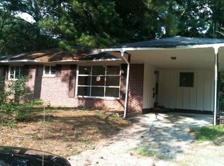 2818 Delowe Dr, East Pt, GA 30344