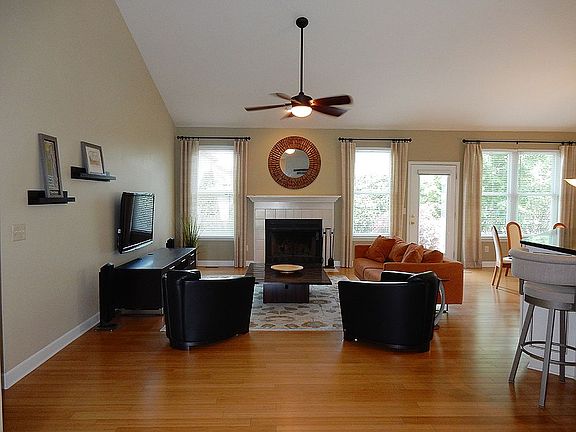 3rd image of 924 Balsam Wood Ln