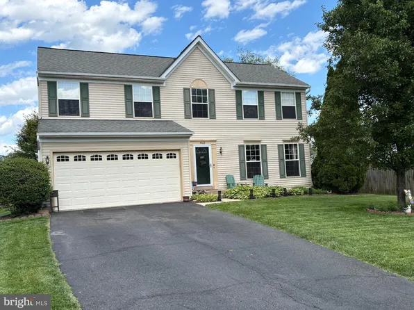 9302 Elise Ct, Manassas Park, VA 20111