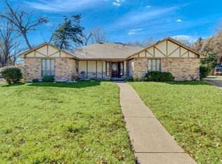 218 Club Brook Cir, Desoto, TX 75115