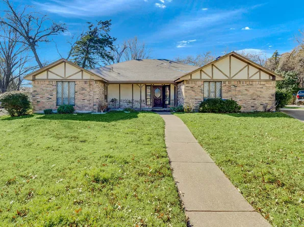 218 Club Brook Cir, Desoto, TX 75115