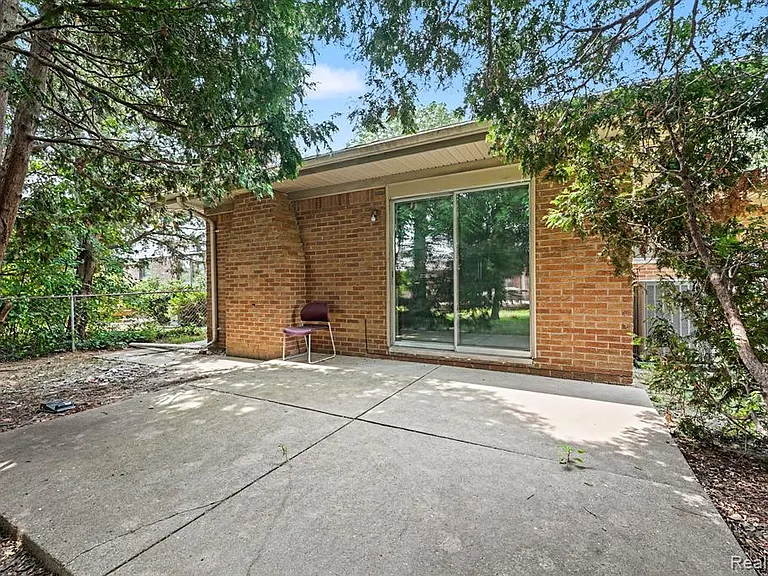 35656 Saxony Dr — Photo 30