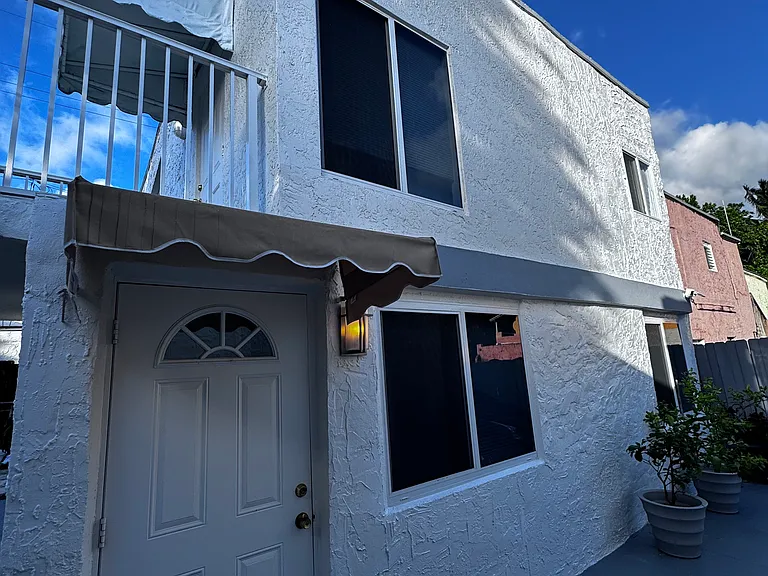 2275 SW 17th Ter — Photo 6