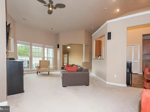 5301 Wyndholme Cir Unit 401, Baltimore, MD 21229