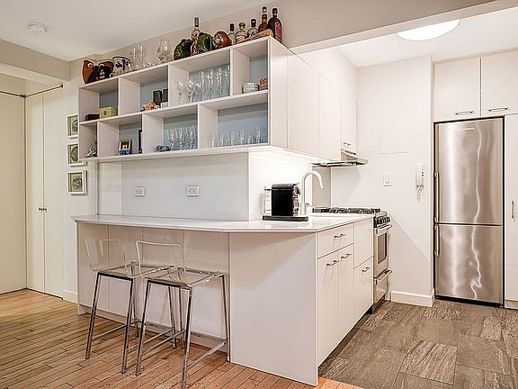 4th image of 60 E 9th St APT 214