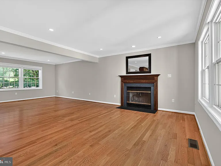 8405 Overlook St — Photo 8