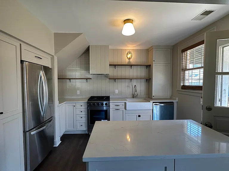17 8th Ave #H — Photo 1