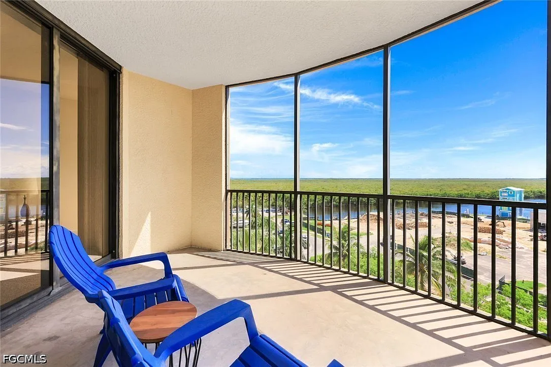 2 bed, 2.0 bath, 1276 sqft, $2,200 — Photo 3