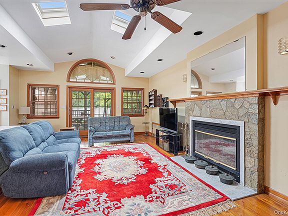 5th image of 18132 Henley Road