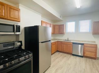 2324 E Hoffman St, Baltimore, MD 21213