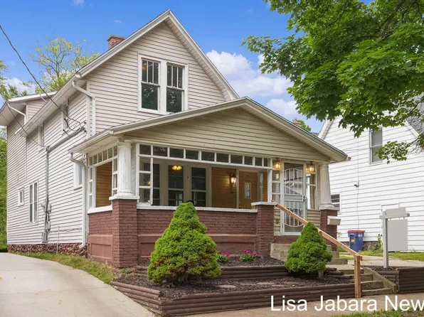 29 Travis St NE, Grand Rapids, MI 49505