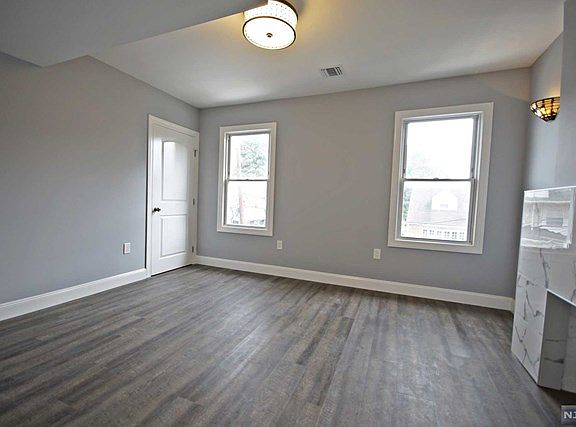 3rd image of 777 Edgewood Ln Floor 2