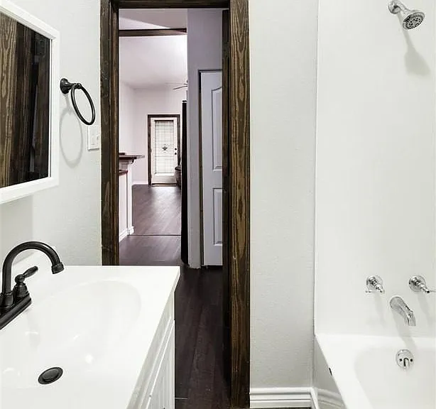 109 Sycamore St — Photo 5