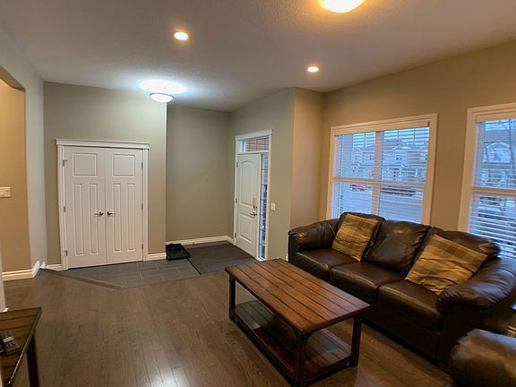 4th image of 180 Heritage Dr