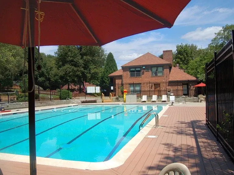 Kings Lynne Apts — Photo 10