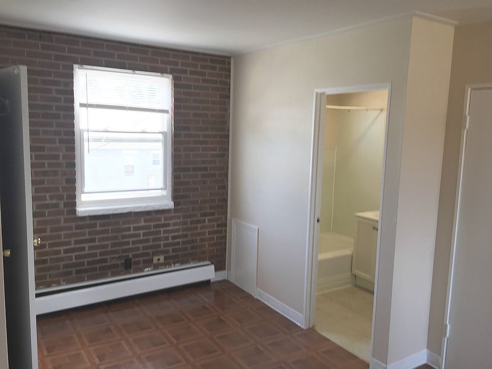 661 Yeoman St Waukegan, IL Zillow Apartments for Rent in Waukegan