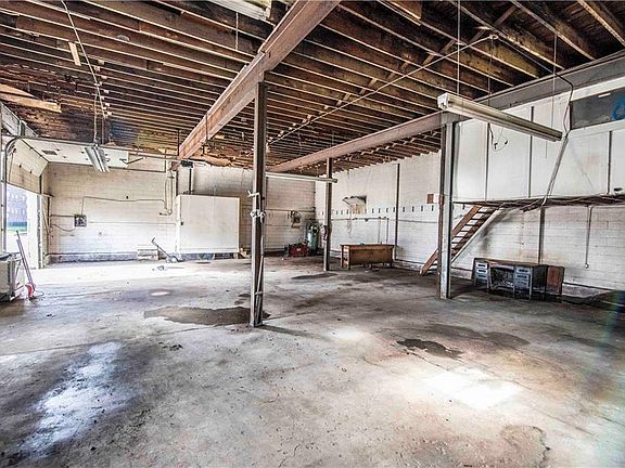 5th image of 3501 N Illinois St