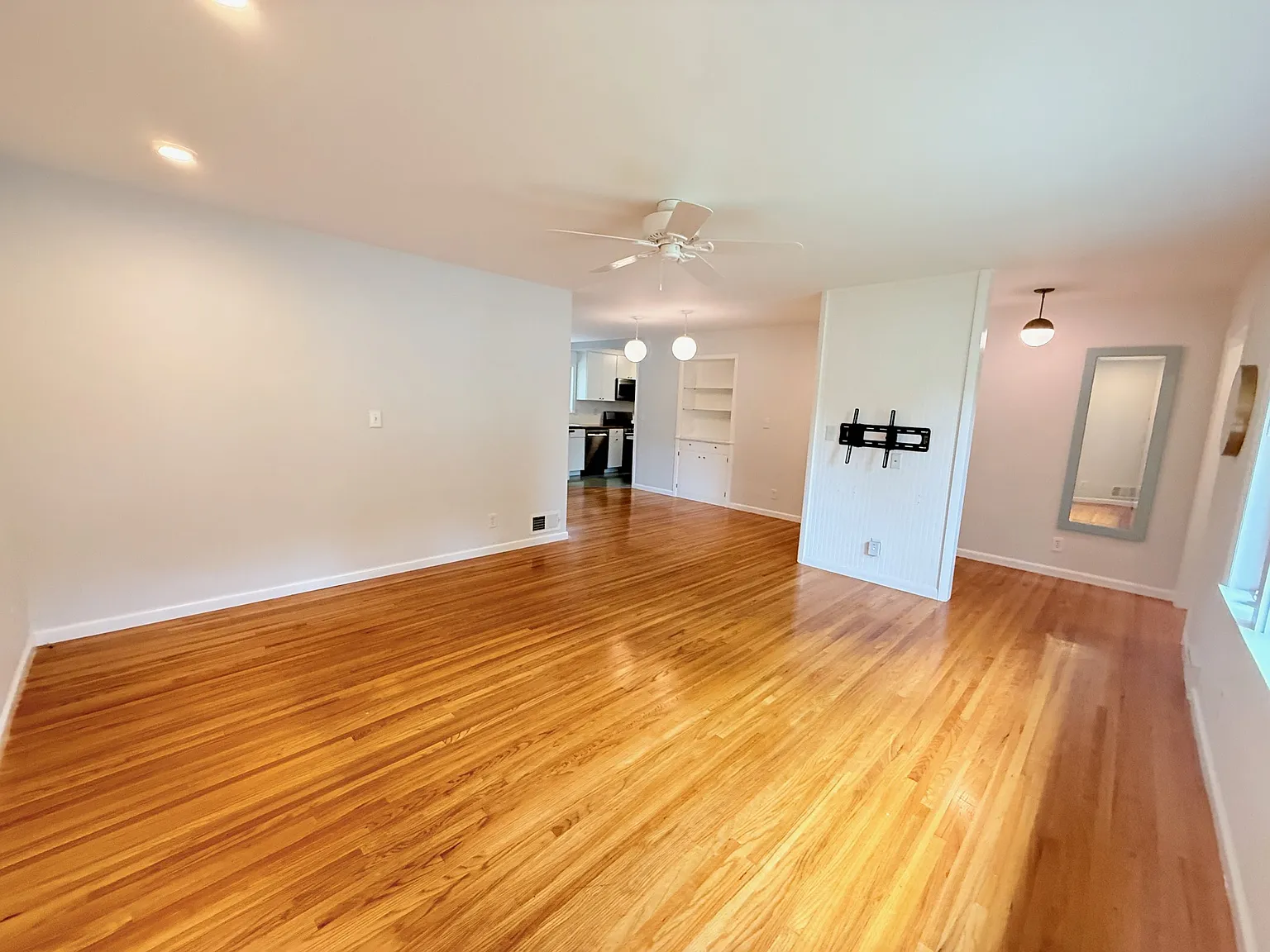 3 bed, 1811 sqft, $2,200 — Photo 4