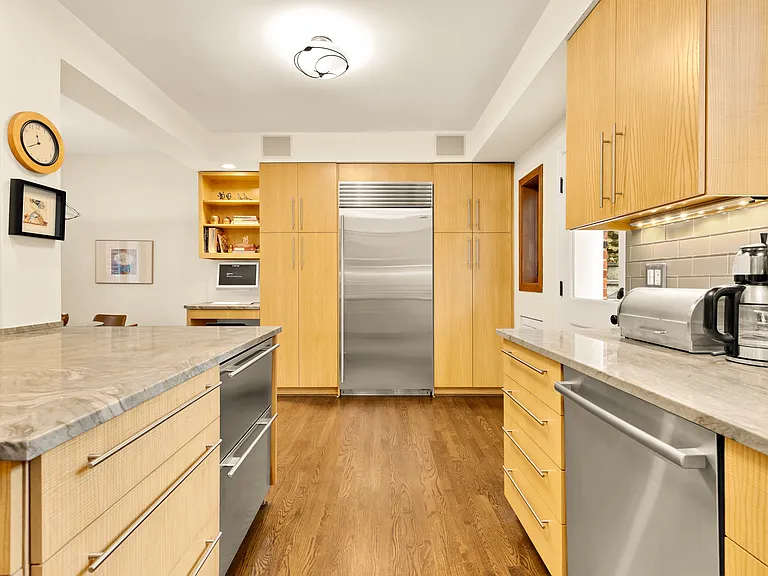 3111 Chain Bridge Rd NW — Photo 18