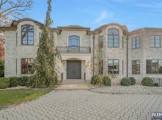 15 Stephen Dr, Englewood Cliffs, NJ 07632