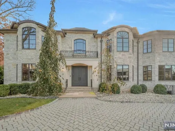 15 Stephen Dr, Englewood Cliffs, NJ 07632