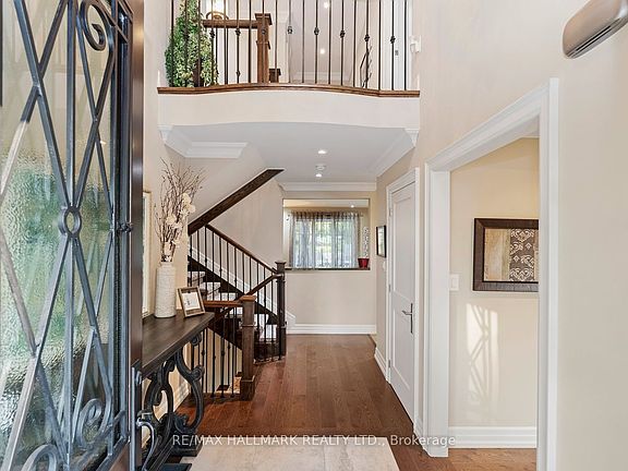 4th image of 25 Queensborough Cres