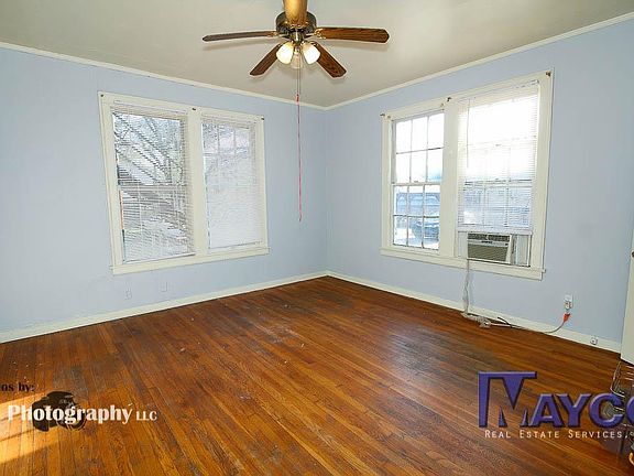 3rd image of 822 Columbia St