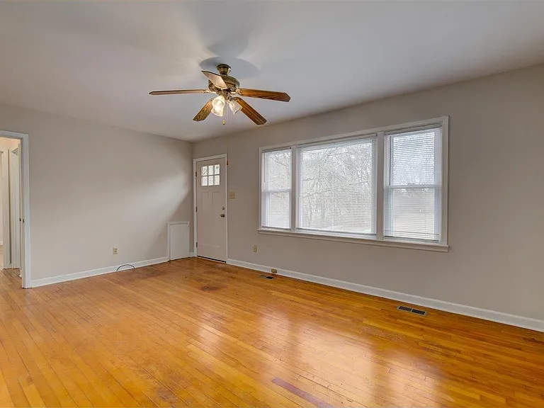 302 Volena Pl — Photo 4