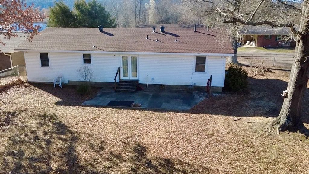 1405 Ash St, Danville, AR - More