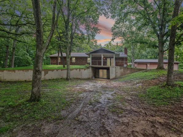 414 Gilliland Rd, Walnut Hill, IL 62893