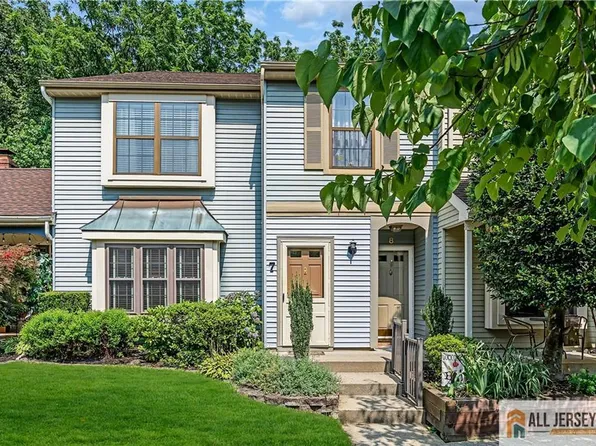 5 Claridge Ct Unit 7, Freehold, NJ 07728