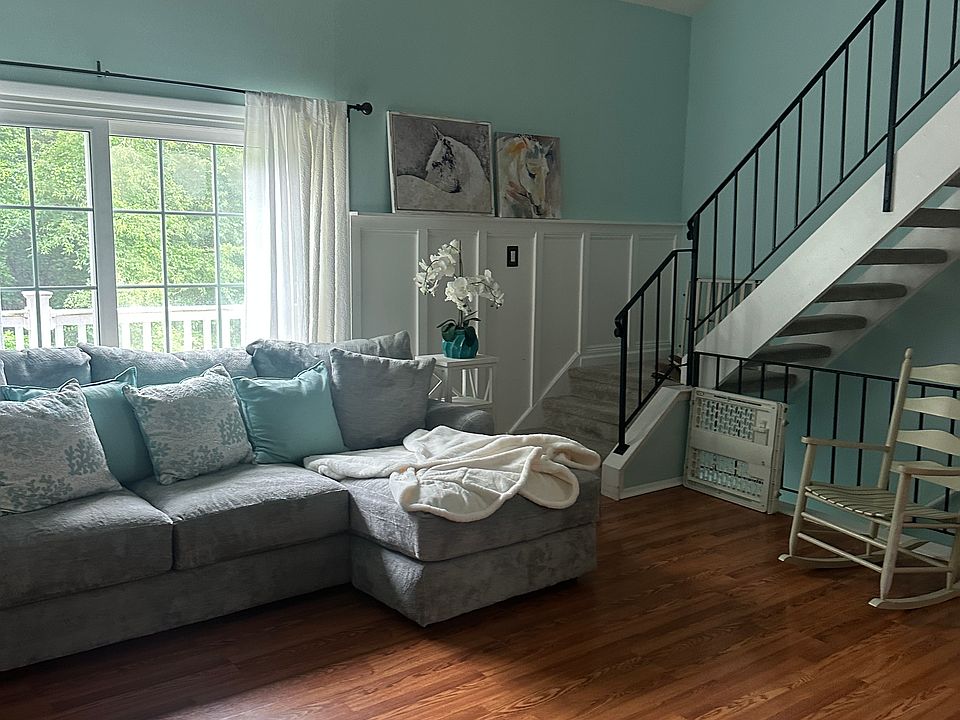 2nd image of 114 Devonshire Ct #114