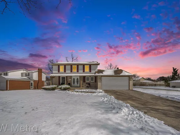 29370 Stellamar Dr, Southfield, MI 48076