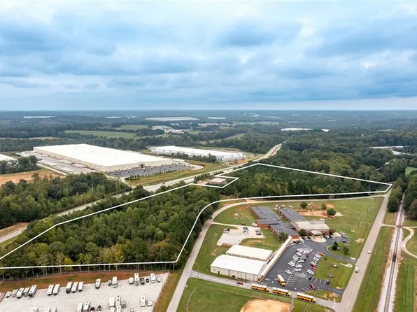 1 Point Dr, Talmo, GA 30575