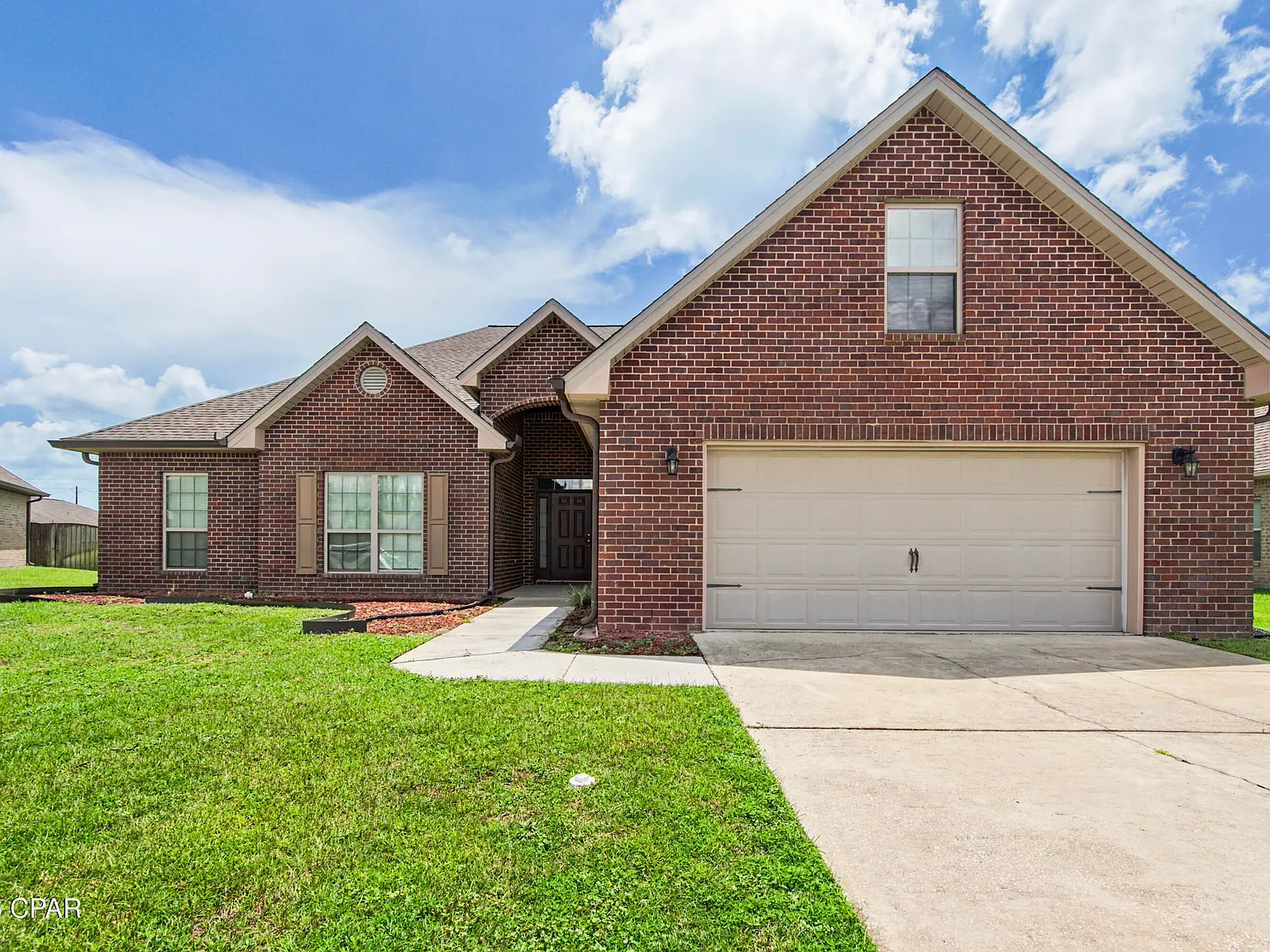 4 bed, 2.5 bath, 2634 sqft, $2,600 — Photo 2
