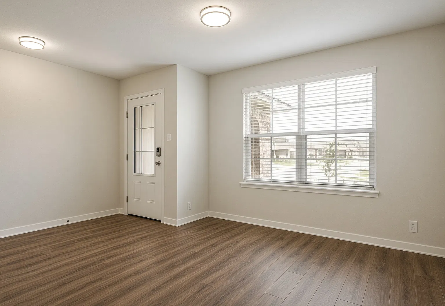 5 bed, 2.5 bath, 2539 sqft, $2,650 — Photo 3
