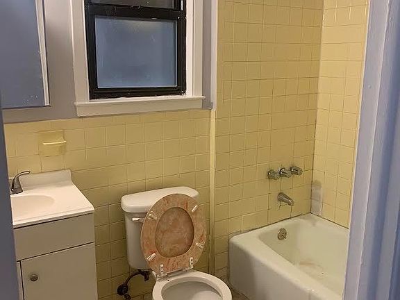4th image of 607 Van Cortlandt Park Ave