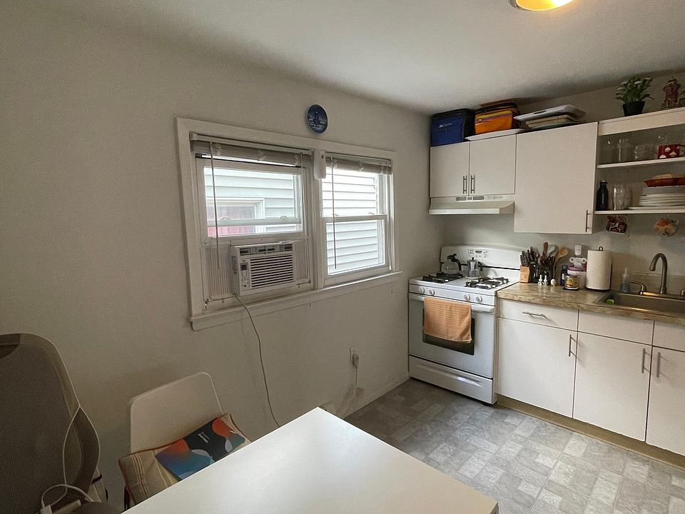Eat-in Kitchen