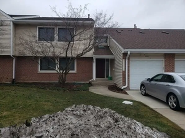1068 Pine Tree Cir N #1068, Buffalo Grove, IL 60089