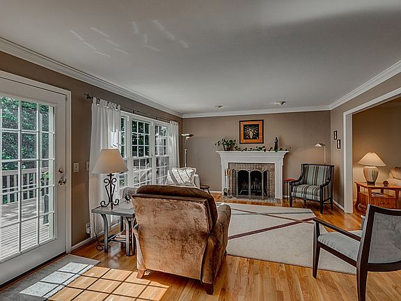 4th image of 989 Golden Grove Ln