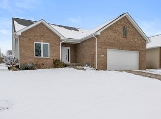 6206 Regency Dr, Columbus, IN 47203